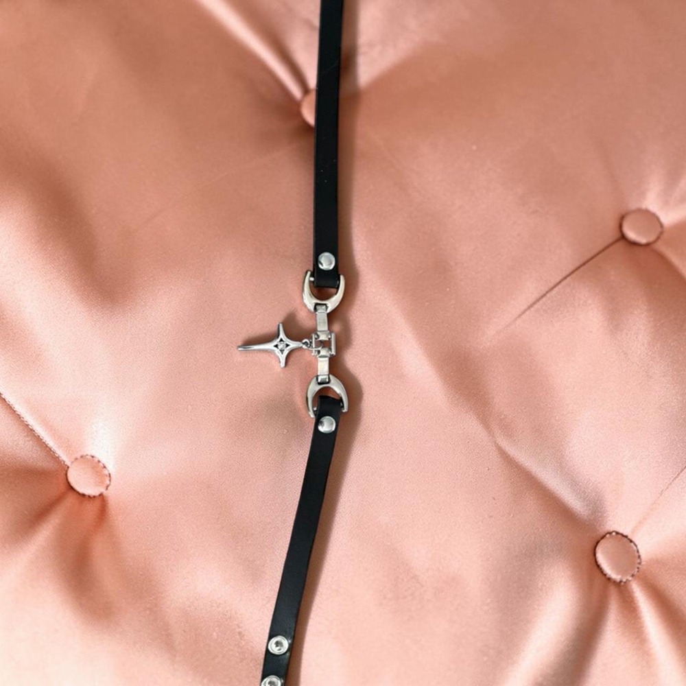New Black Faux Vegan Leather Silver Star Pendant Rhinestone Choker Necklace Goth - Picture 3 of 3